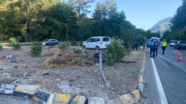 Muğla'da kamyonet çarpışması: 1 ölü, 3 yaralı