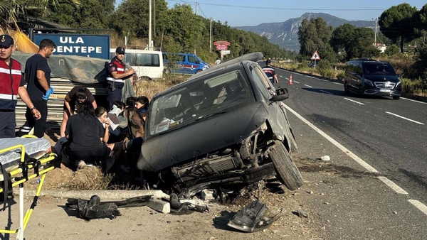 Muğla'da minibüs şarampole devrildi: 6 yaralı