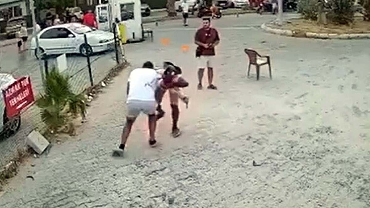 Muğla'da sokak kavgası kanlı bitti: 2 yaralı