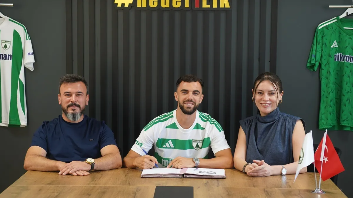 Muğlaspor, Arnavut ön libero Jurgen Çelhaka'yı kadrosuna kattı