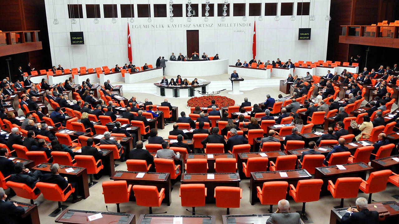 Muhalefetin enflasyon, vize ve yargı önerileri AKP-MHP oylarıyla reddedildi