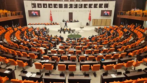 Muhalefetten Halk TV tepkisi: 'Fon vurgununun üstünü kapatmaya çalışıyorlar