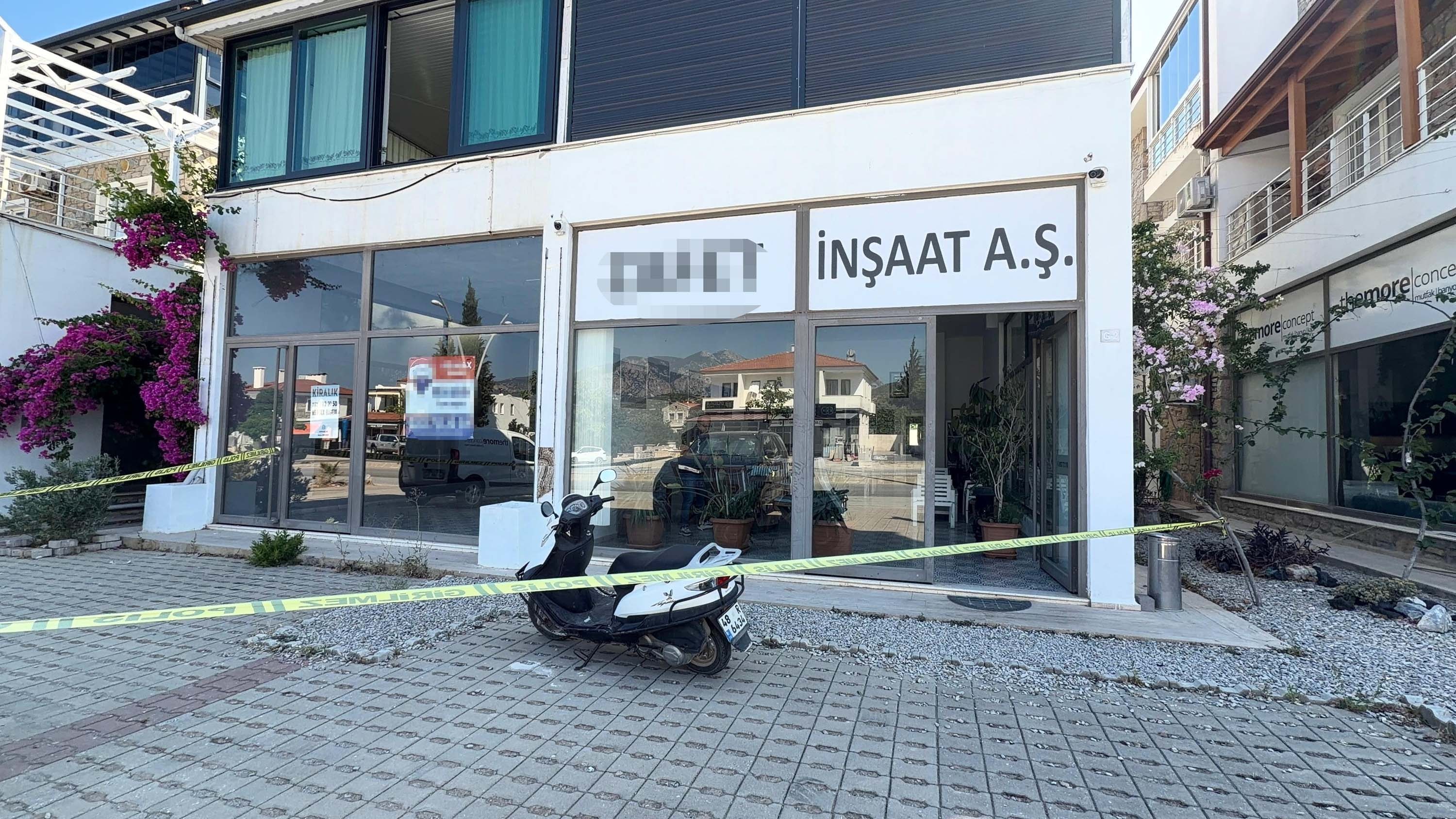 Müteahhit Datça'daki ofisinde başından vuruldu