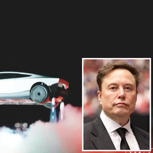 Musk Uçan Tesla Roadster'ı Tanıttı: Üretim 2025'te