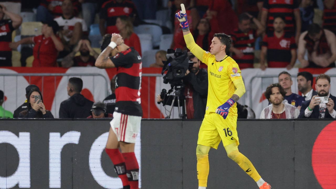 Muslera'dan Penaltı Şov: Estudiantes'i Finale Taşıdı