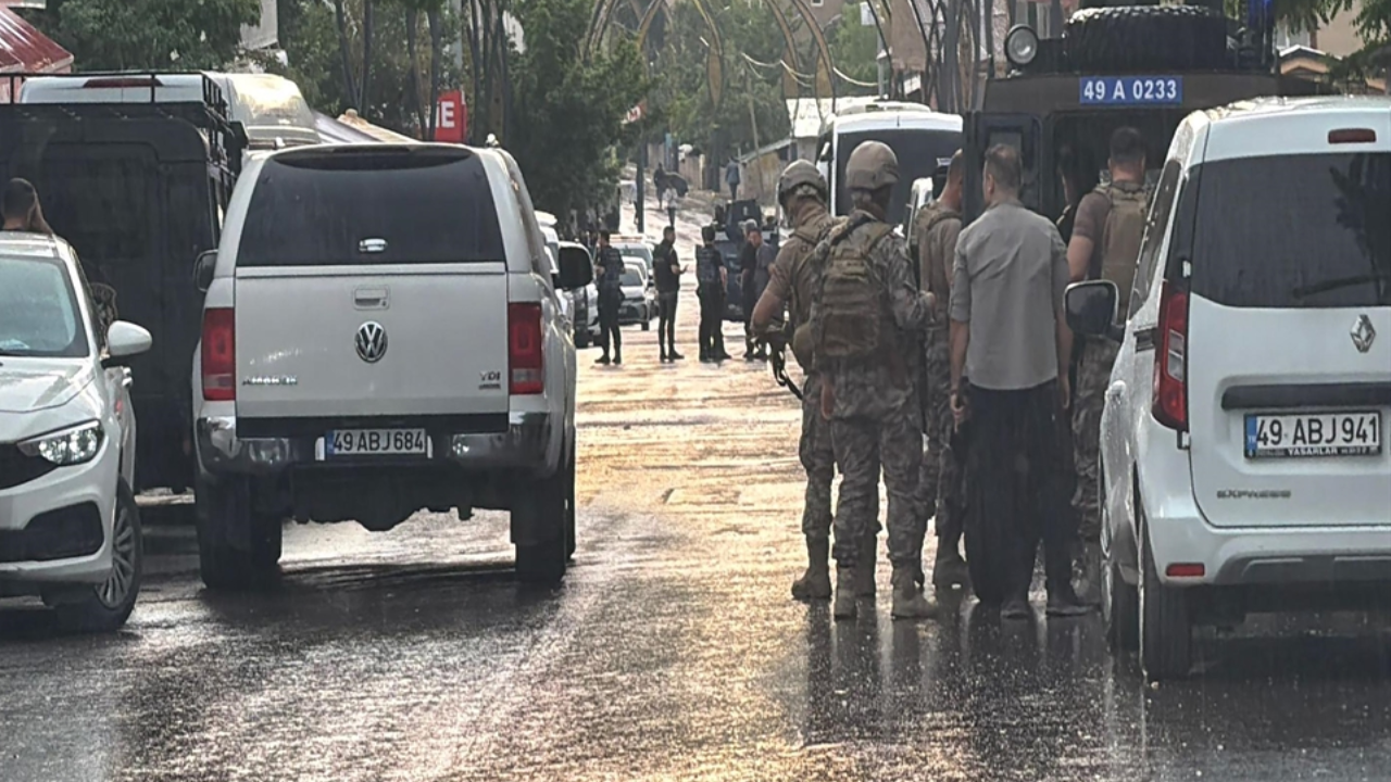 Muş'ta Aile Dramı: Kardeşini ve Polisi Vurdu