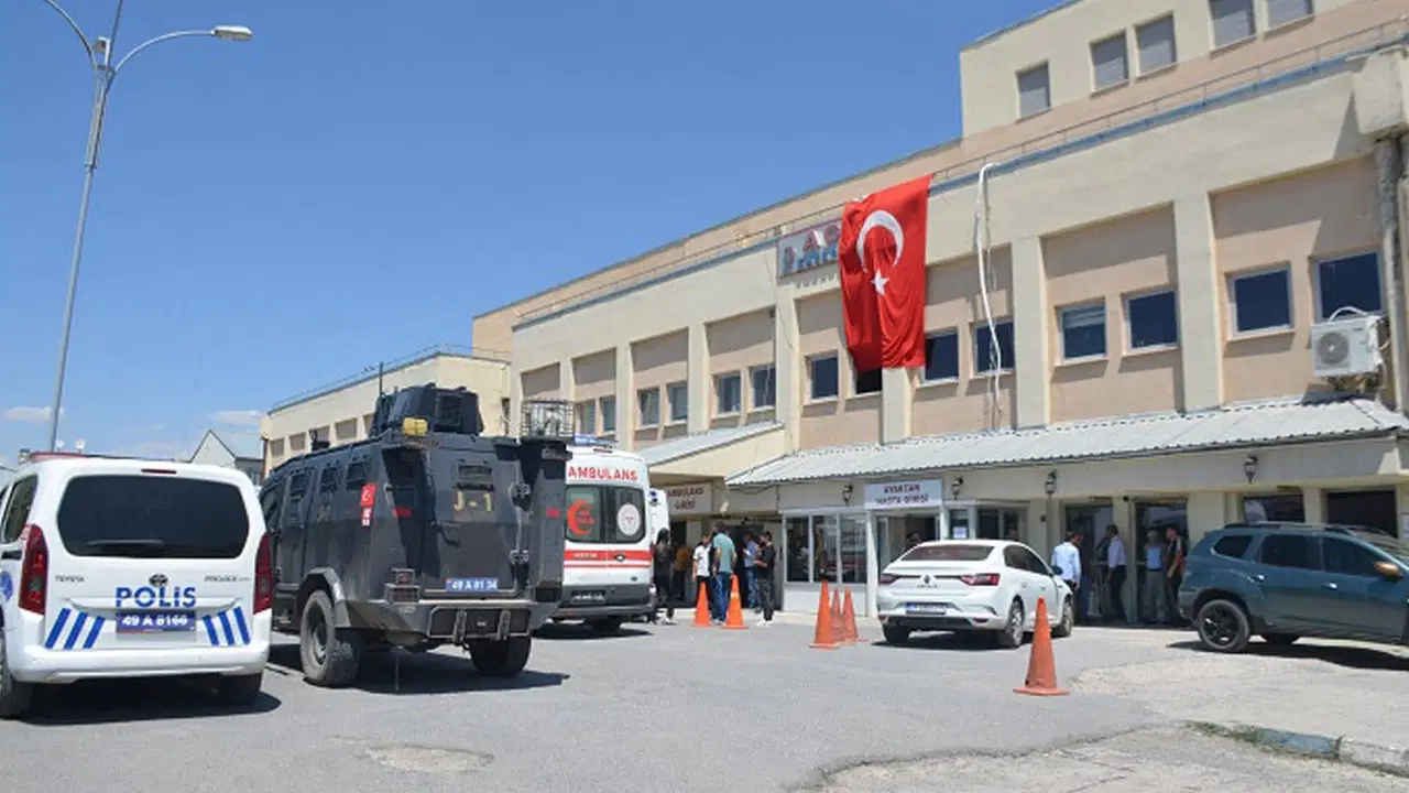 Muş'ta traktör römorku devrildi: 1 ölü, 23 yaralı