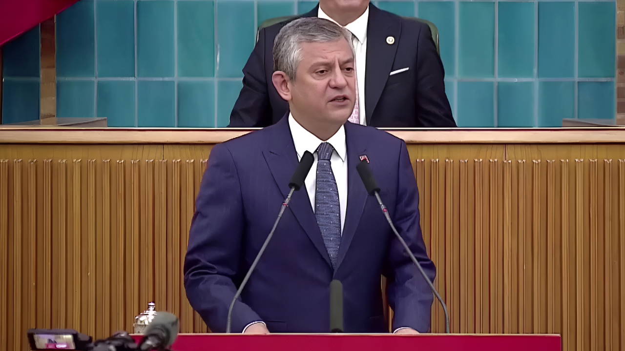 Mutlak butlan sonrası CHP'de ilk grup toplantısı: Özel'den Zeyrek tepkisi
