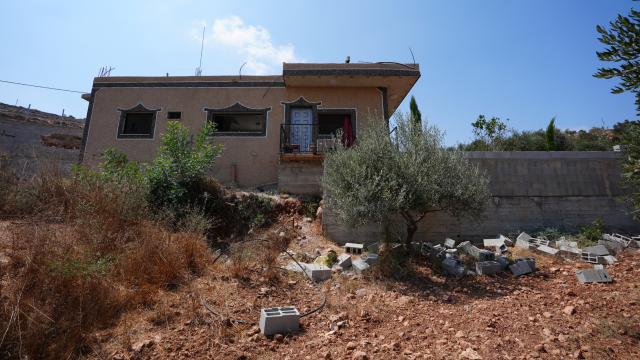 Nablus'ta İsrail Yerleşimciler Filistinli Aileye Evinde Saldırdı