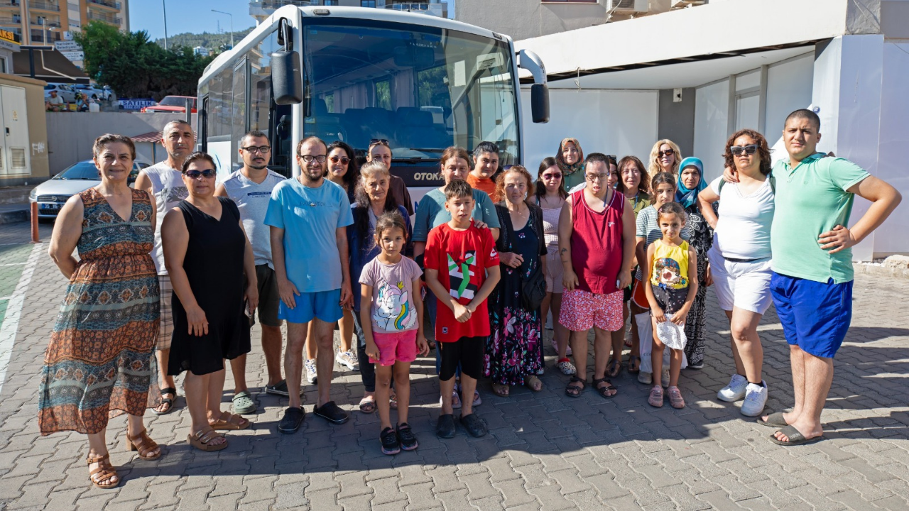 Narlıdere'de özel gereksinimli bireyler denizle buluştu