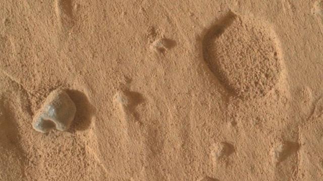 NASA Mars'ta Gizemli Delikler Buldu