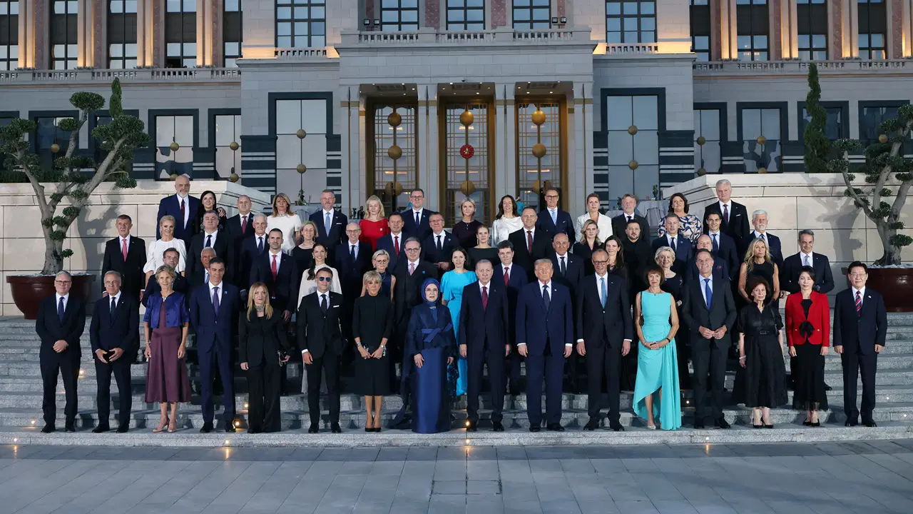 NATO Ankara Zirvesi'nde Trump ve Erdoğan yan yana