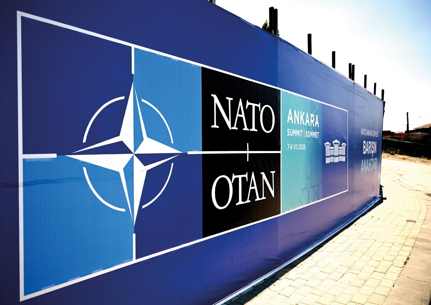 NATO Zirvesi'nde akreditasyon krizi: Hart, Türkiye ile temasta olduklarını söyledi