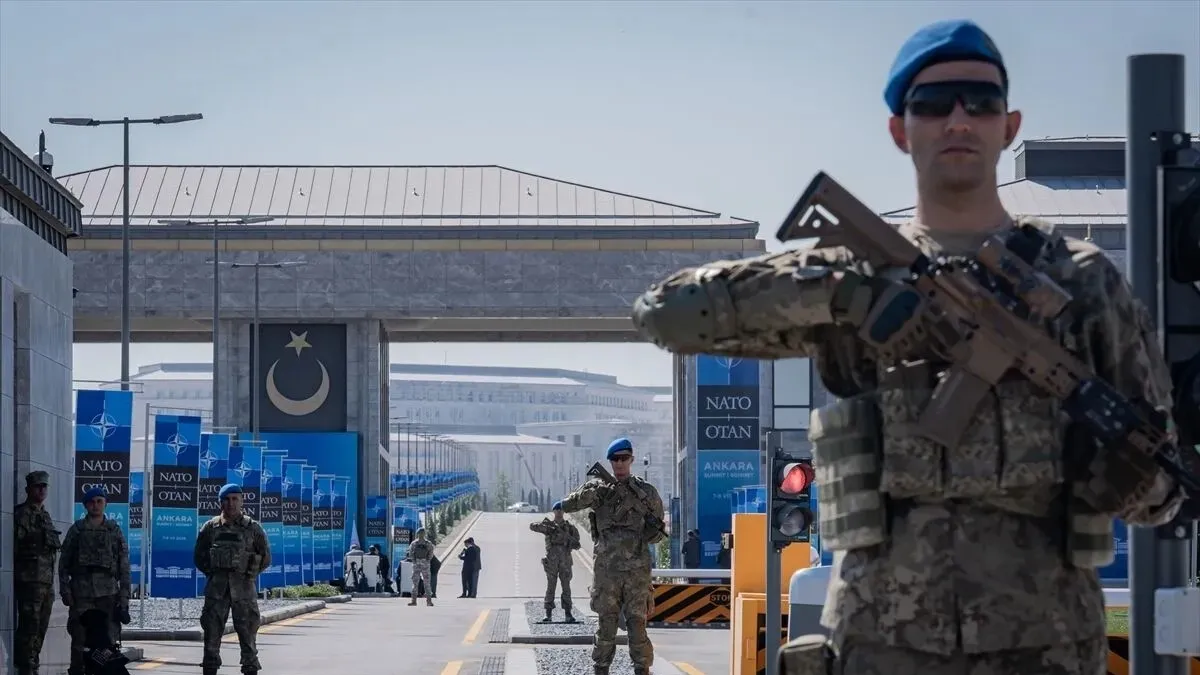 NATO'nun kritik zirvesi Ankara'da: Başkan Erdoğan liderlerle buluşacak