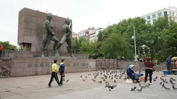 NATO Zirvesi öncesi Ankara'da kamuya 1 hafta izin