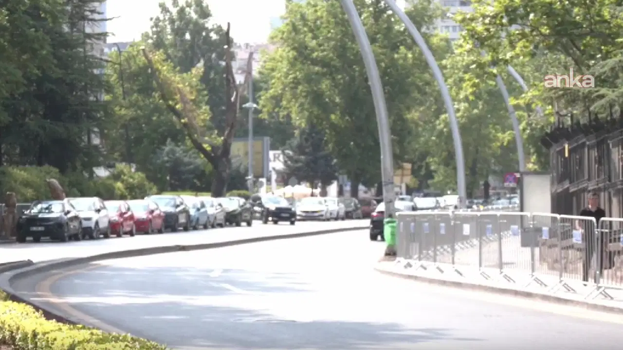 NATO Zirvesi öncesi Ankara'da barikat ve bakım çalışmaları