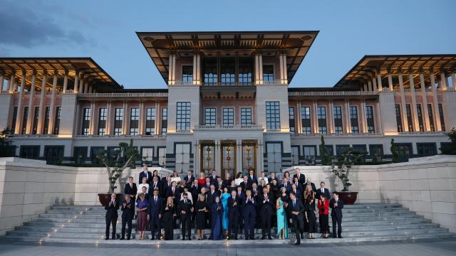 NATO Zirvesi'nde samimi anlar ve Ankara'nın ev sahipliği