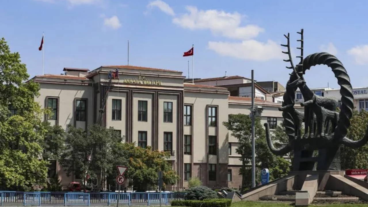 Ankara'da NATO Zirvesi öncesi Türk Yıldızları'ndan gösteri uçuşu