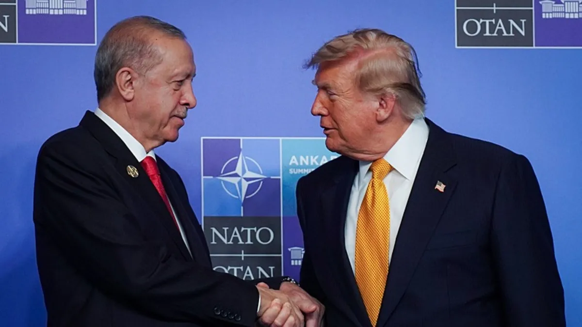 NATO Zirvesi'nde beden dili ve protokol detayları: Ayakkabıdan halıya mesaj