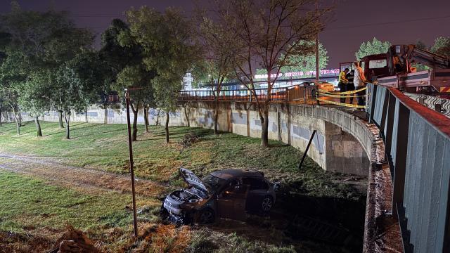 Navigasyon hatası sürücüyü dereye uçurdu