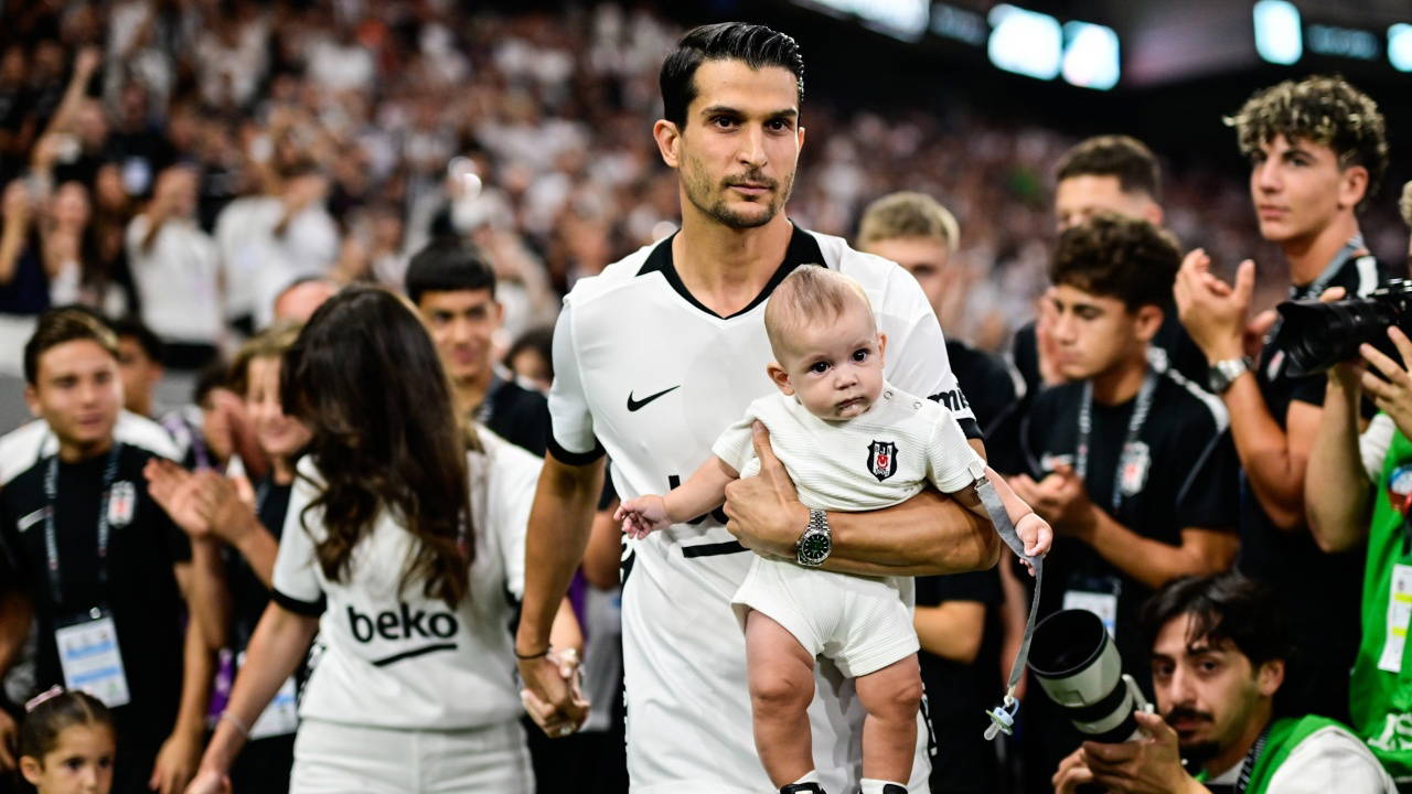 Necip Uysal, Dolmabahçe'de Duygusal Veda Töreniyle Futbolu Bıraktı