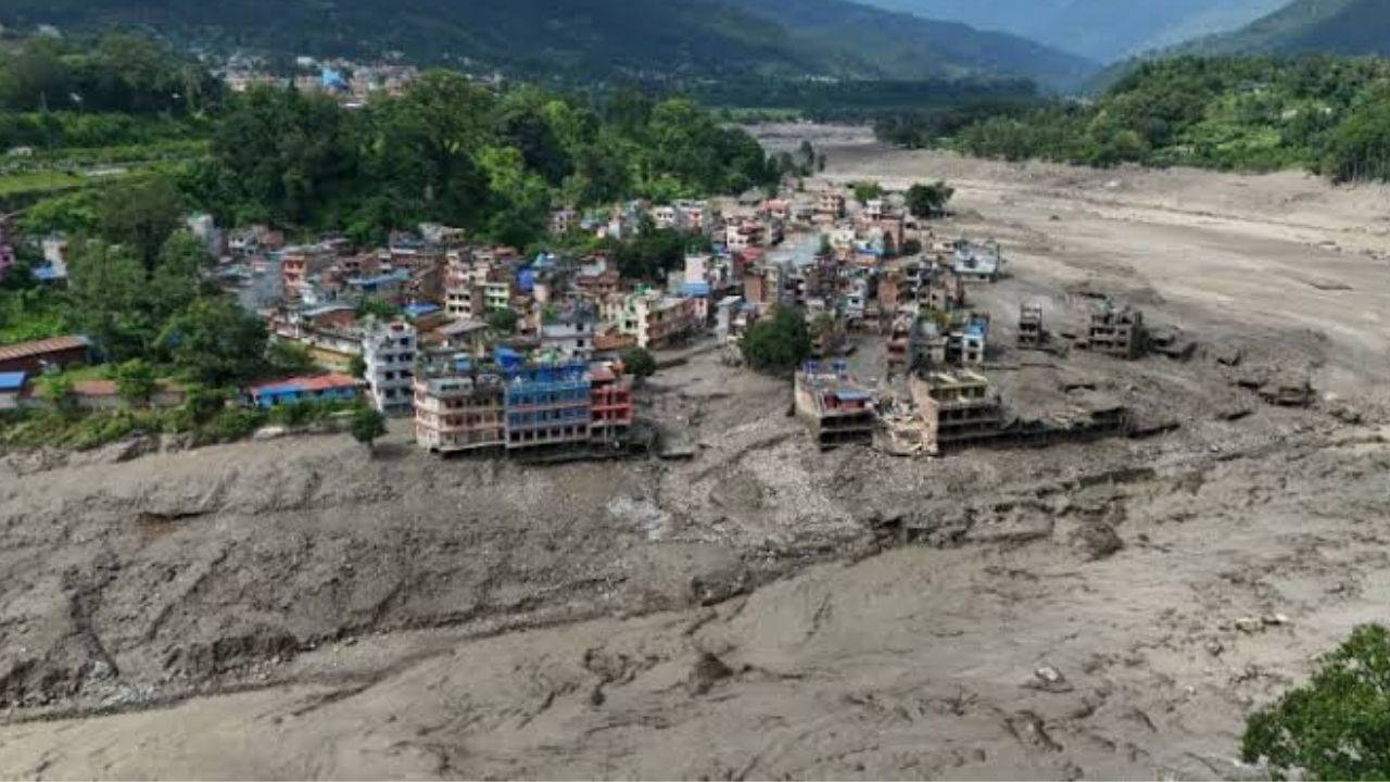 Nepal'deki Felaketin Nedeni Ortaya Çıktı: Buzul Gölü Taşması Bölgeyi Yerle Bir Etti