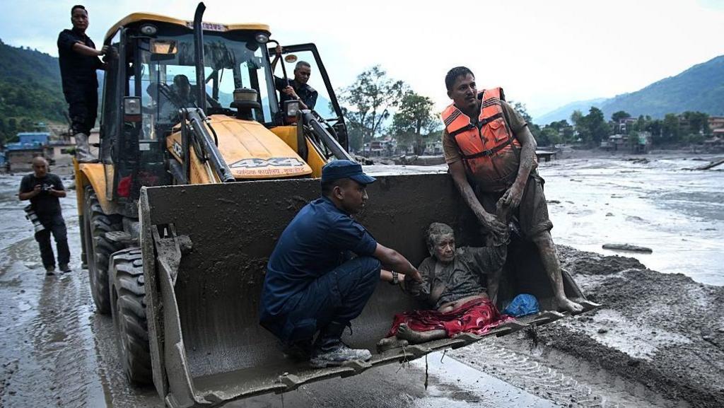 Nepal-Çin sınırında buzul çöktü: 168 ölü, 1300'den fazla kayıp
