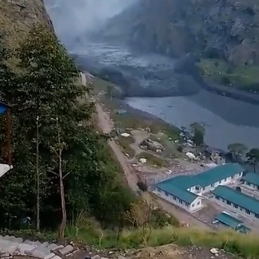 Nepal'de sel evleri yuttu: 35-40 ev sürüklendi