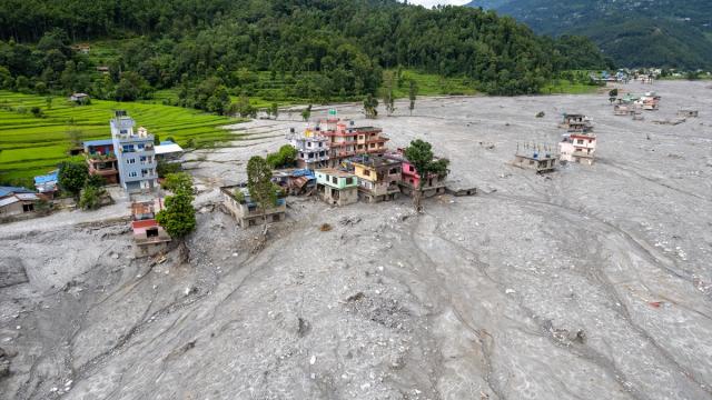 Nepal Sel Felaketi: Can Kaybı 1451'e Yükseldi