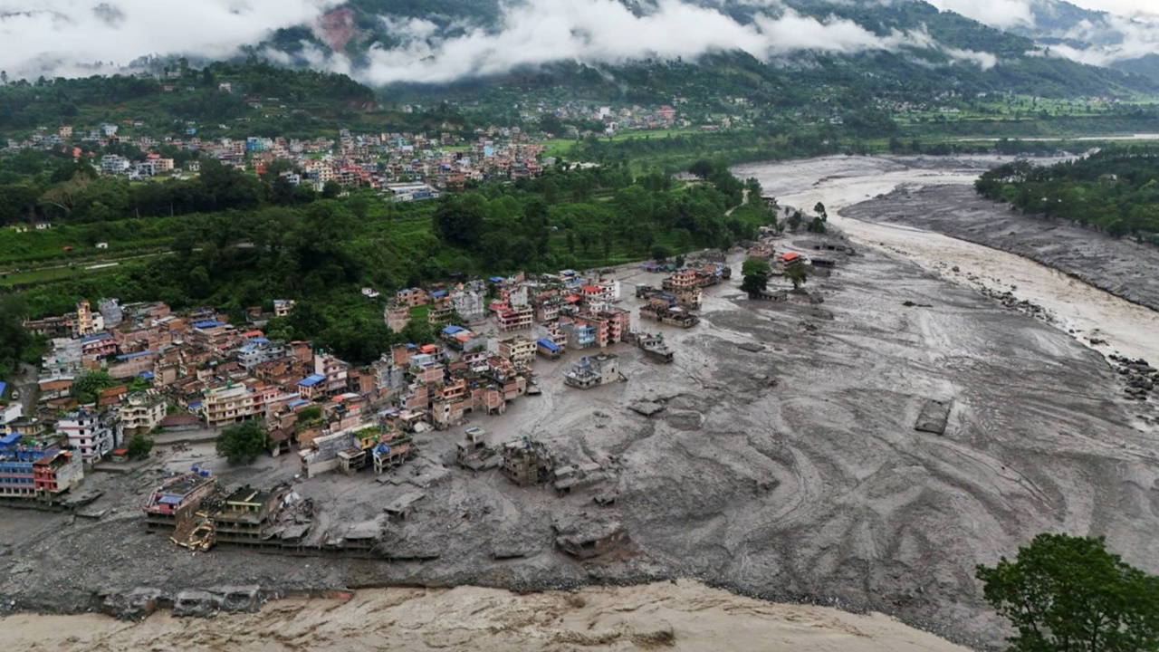 Nepal'de Sel Felaketi: Can Kaybı Artıyor, 3 Bin Kayıp