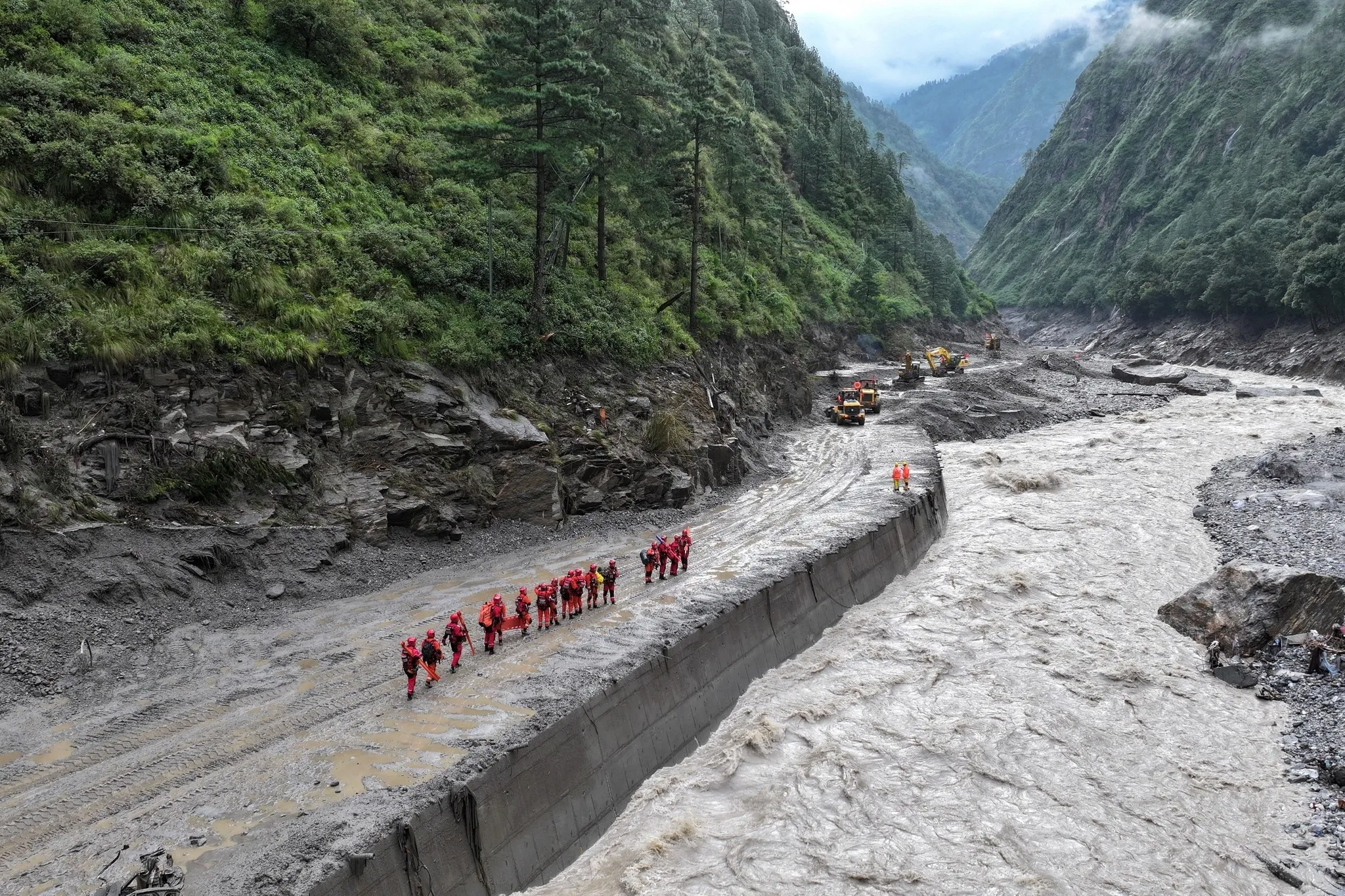Nepal'den Tibet Baraj Patlaması Alarmı: Halka Güvenli Bölgelere Geçin Çağrısı