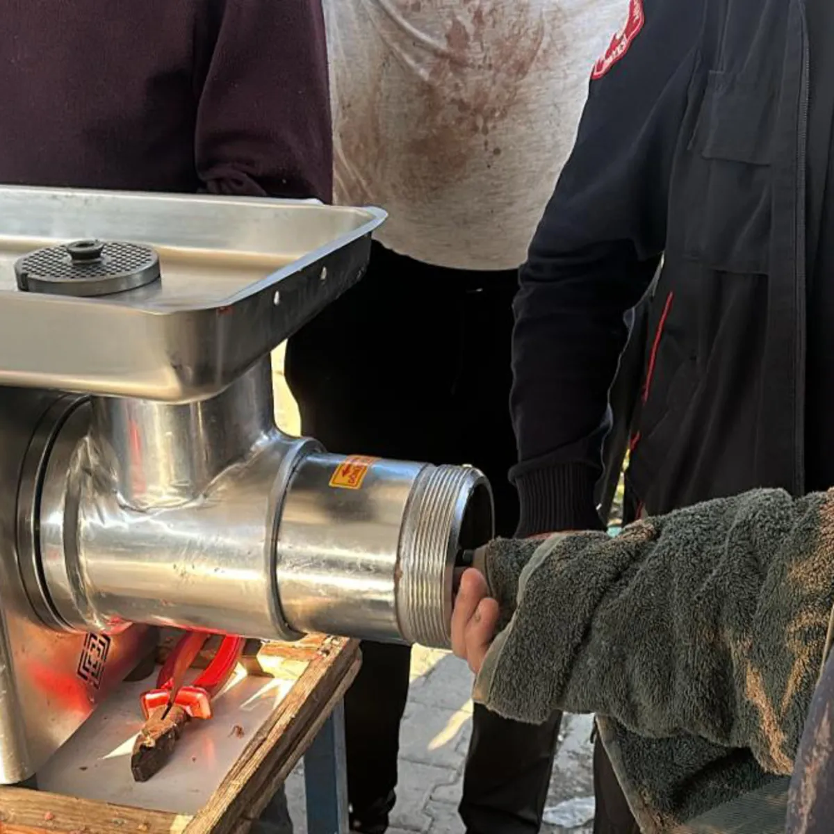 Nevşehir'de kıyma makinesine elini kaptıran esnaf yaralandı