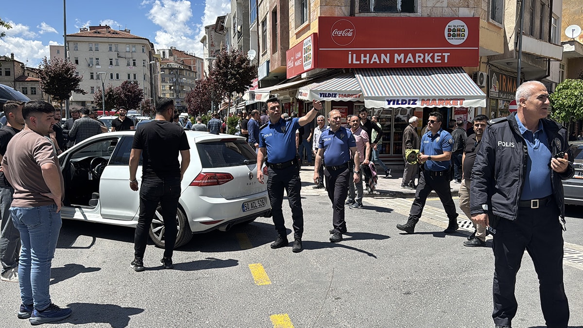 Nevşehir'de yol verme tartışması: Kaldırımdaki esnaf silahla yaralandı