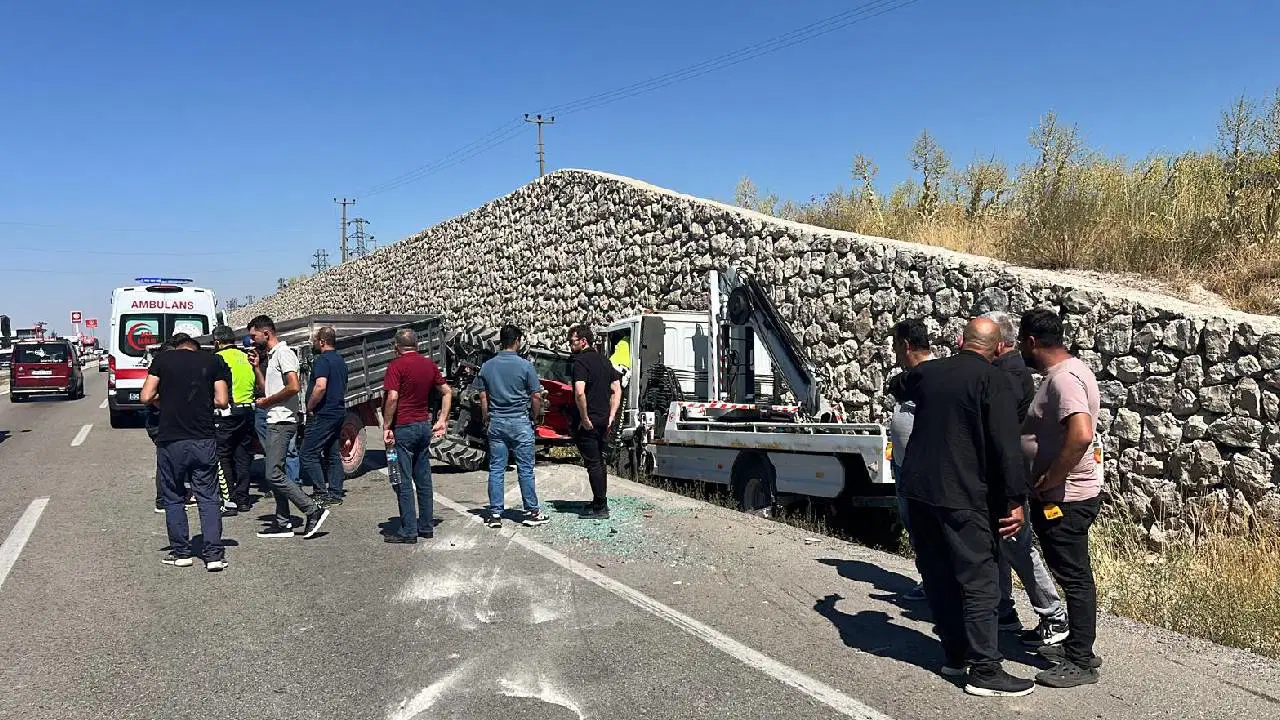 Nevşehir'de Traktör-Çekici Kazası: 4'ü Çocuk 6 Yaralı