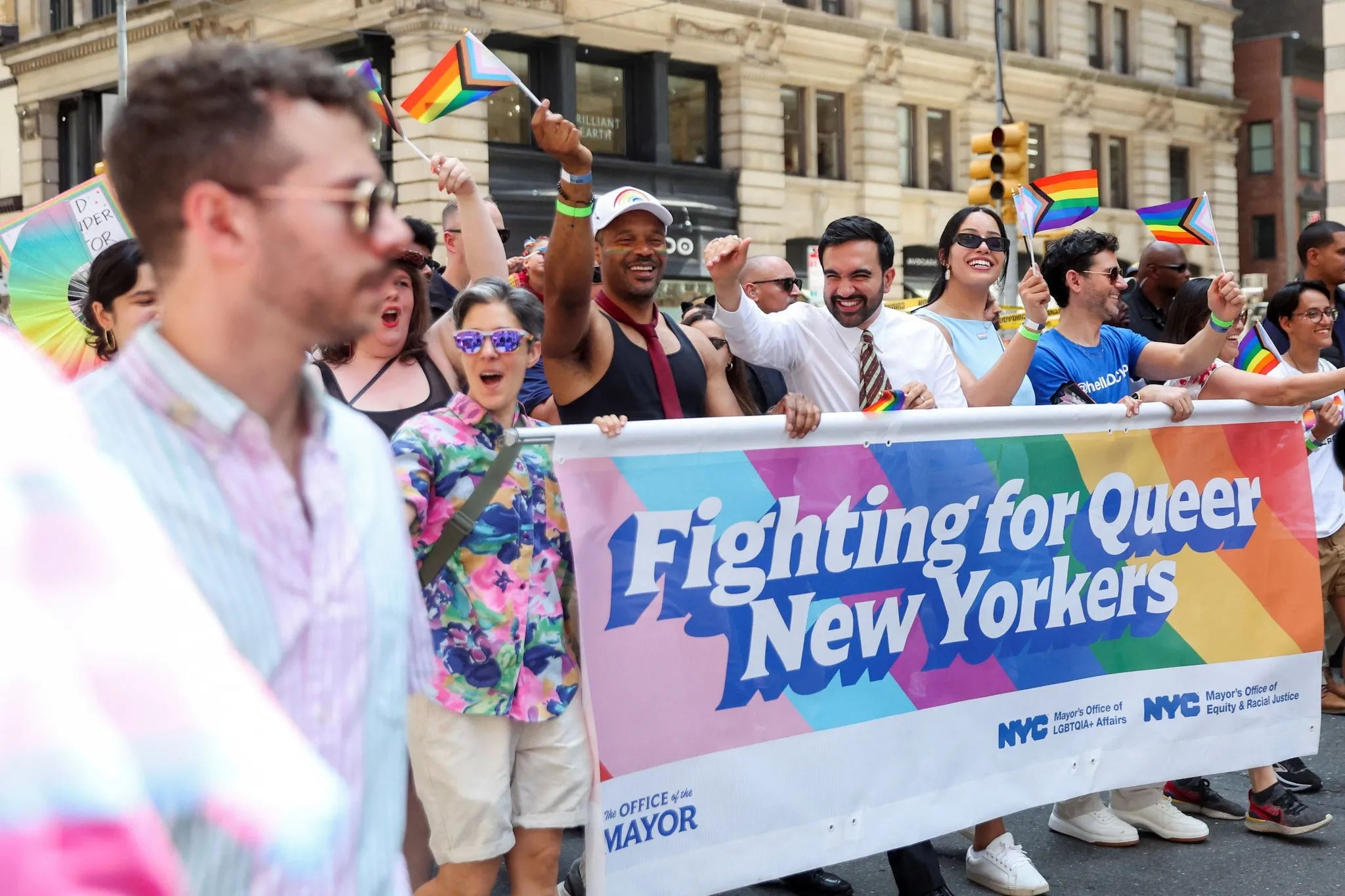 New York Belediye Başkanı Mamdani LGBT Yürüyüşüne Katıldı