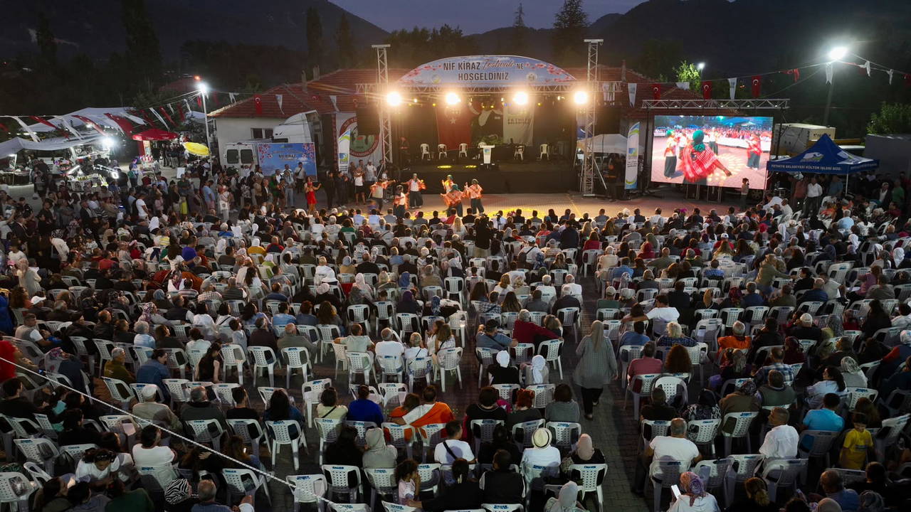 Nif Kiraz Festivali renkli görüntülere sahne oldu
