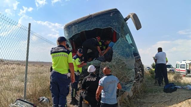 Niğde Ankara otobanında yolcu otobüsü kazası: 19 yaralı