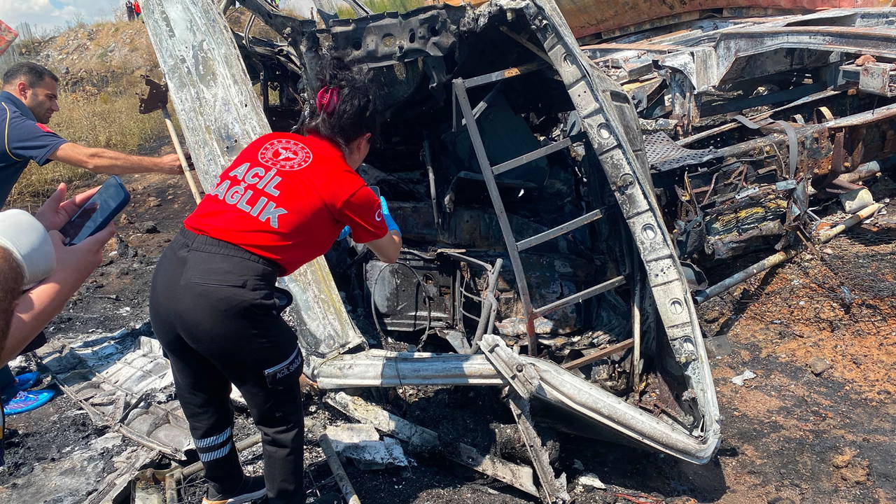 Niğde-Ankara Otoyolu'nda TIR Devrildi: 1 Kişi Hayatını Kaybetti