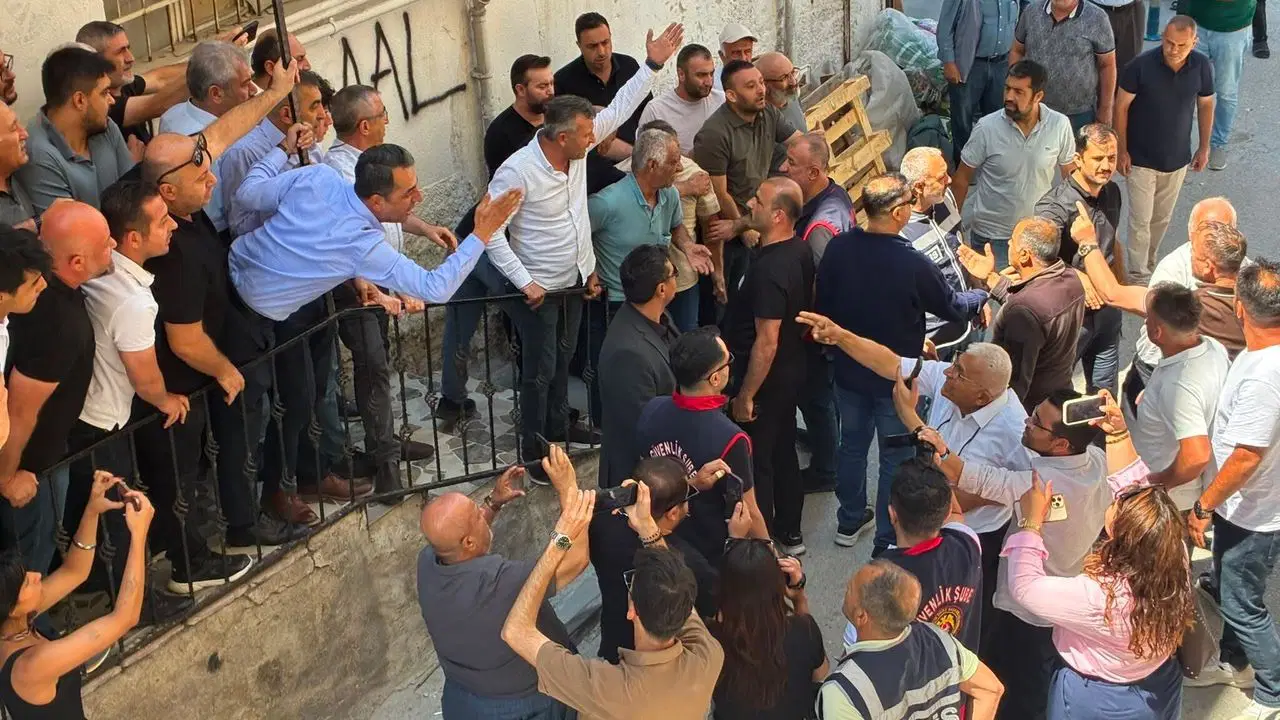 Niğde'de CHP'de kriz: Atanan heyet binaya alınmadı
