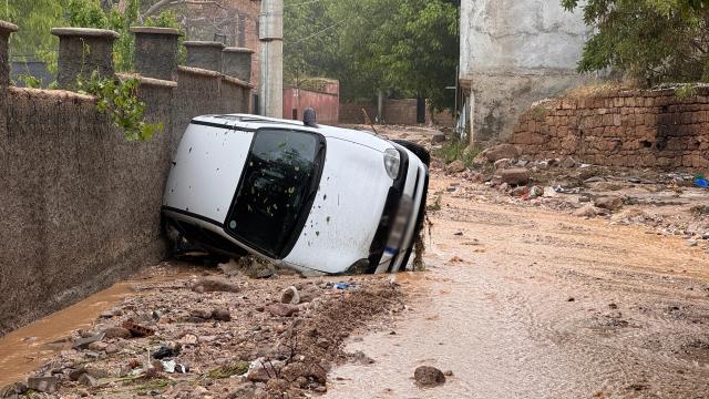 Niğde'de sel felaketi: 3 araç sürüklendi, 1 kişi hayatını kaybetti