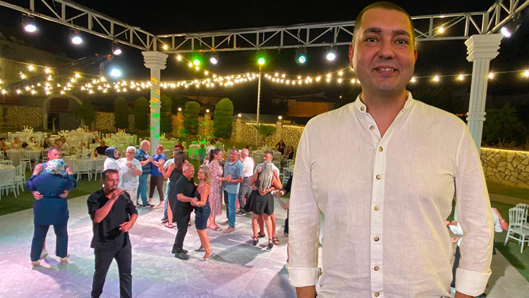 Nikaha 1 Gün Kala Ayrıldı, 'Gelinsiz' Düğün Yaptı