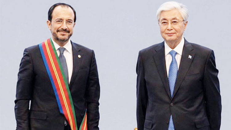 Nikos Hristodulidis Kazakistan'da Tokayev'e övgüler yağdırdı