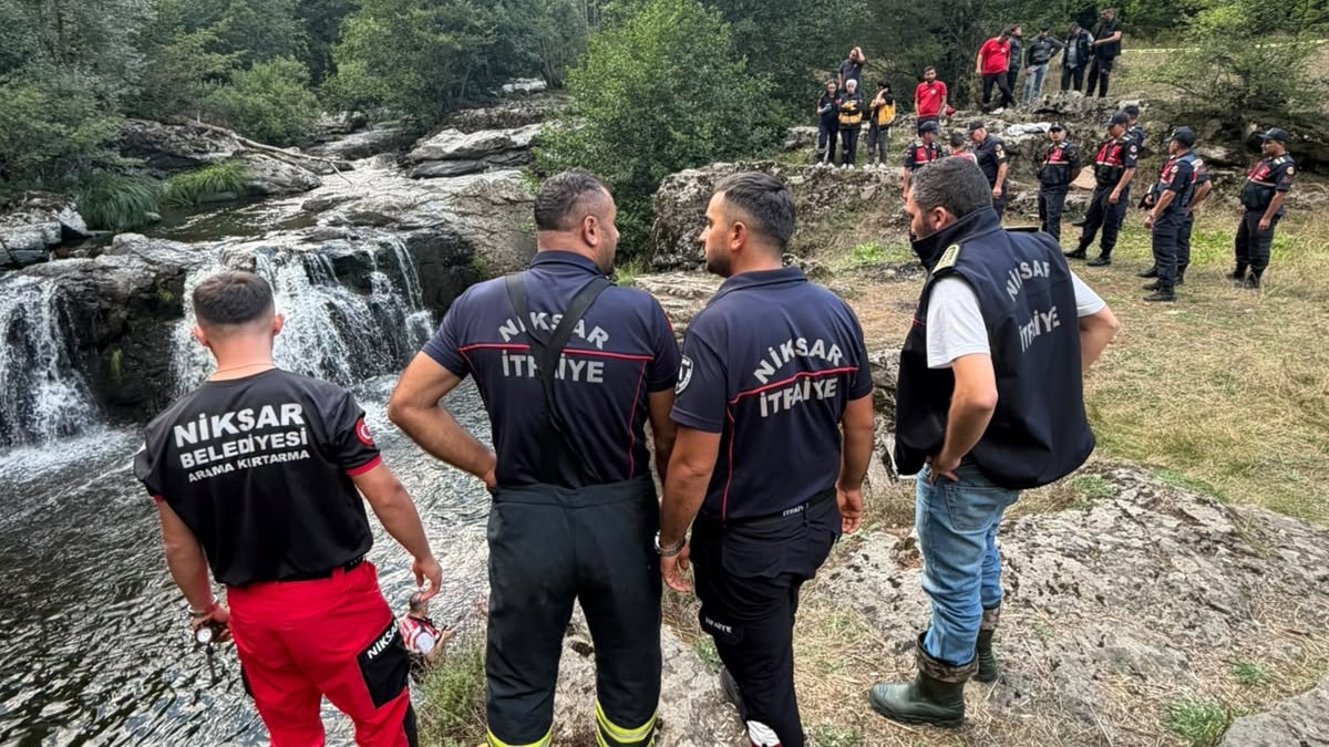 Niksar'da Şelalede Kaybolan İki Kardeş İçin Arama Kurtarma Çalışmaları Sürüyor