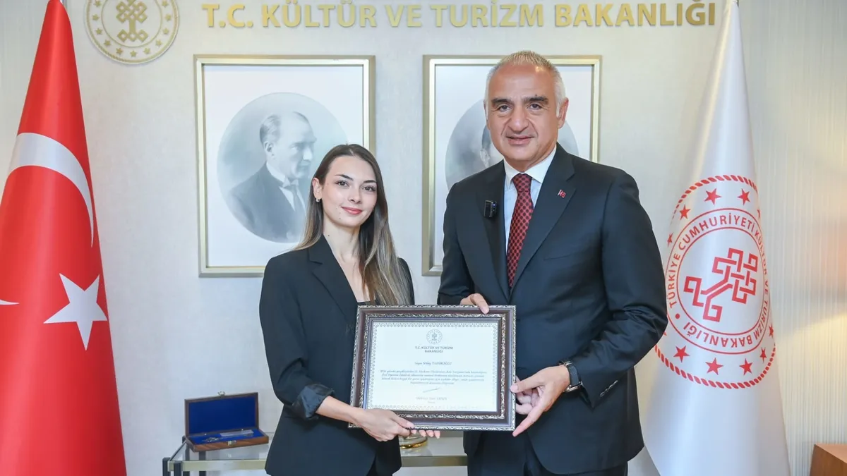 Nilay Tahiroğlu Bolşoy'da tarih yazdı: Bakan Ersoy tebrik etti