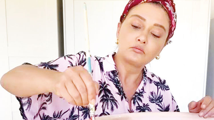 Nurgül Yeşilçay Saksılardan Lambader Yaptı