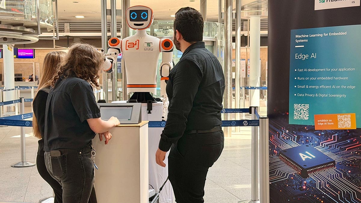 Nürnberg Havalimanı'nda insansı robot testi başladı