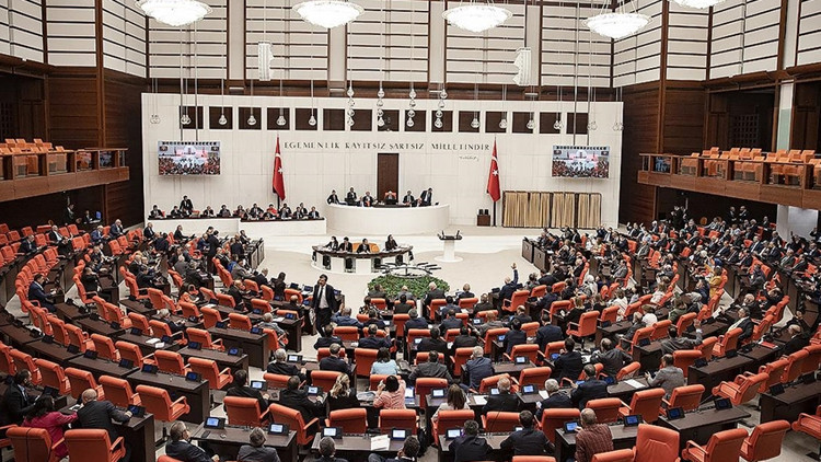 Öğrenci affı yasası bu hafta Meclis'te: Milyonlara üniversite kapıları açılıyor