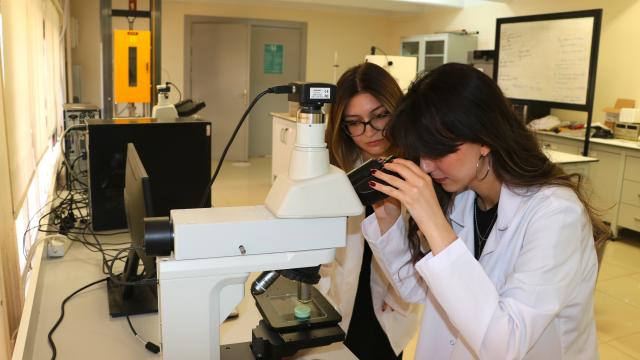 Öğrenciler yumurta kabuğundan implant biyomalzemesi üretti