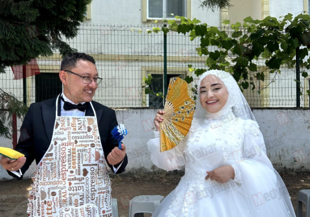 Öğretmen Damada 'İtaat Et Rahat Et' Hediyesi Tepki Çekti
