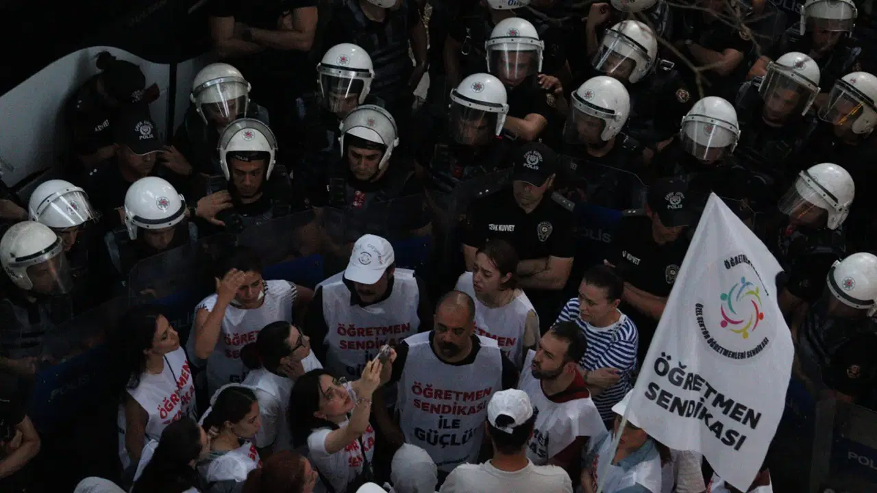 Öğretmenlerin Açlık Grevi Sürerken Özel Sektör ve Mülakat Mağdurları Önergesi Reddedildi